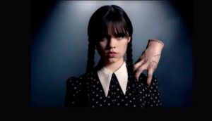 Fans de los locos Addams, aquí el tráiler de “Merlina” de Tim Burton.