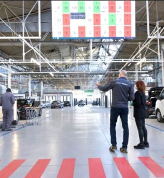 Renault y Schneider Electric promueven la movilidad sostenible con tecnología eléctrica verde