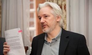 Julian Assange vuelve a Australia tras una década de lucha judicial al alcanzar un acuerdo