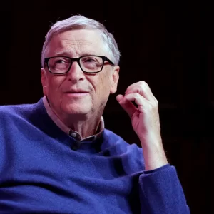 Bill Gates apuesta un millón de dólares a que la IA puede descifrar el Alzheimer