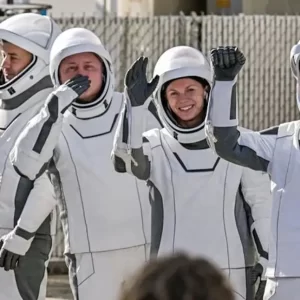 SpaceX rompe récord con misión tripulada exprés a la EEI