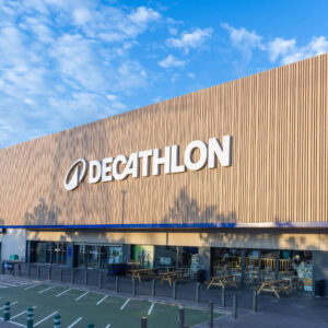 Decathlon transforma la experiencia de compra en 50 tiendas de Brasil con tecnología RFID de Sensormatic