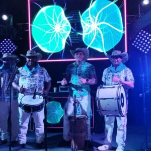 el carnaval se baila al frente del AC by Marriott Santa Marta7