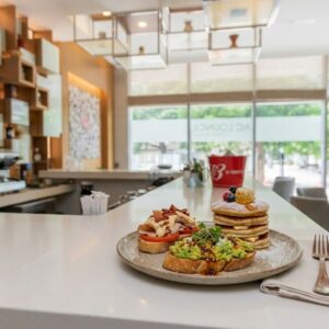 Cinco formas de celebrar sin prisa en AC by Marriott Santa Marta 1